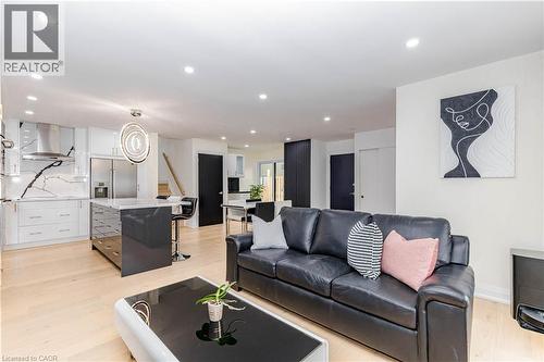 2358 Arnold Crescent, Burlington, ON 