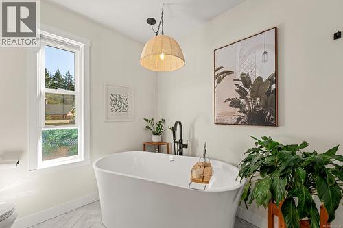 1719 Robb Ave, Comox, BC 