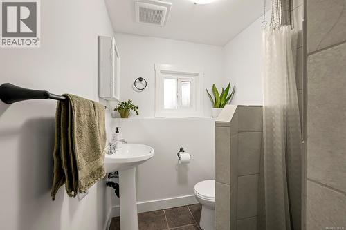 1719 Robb Ave, Comox, BC 