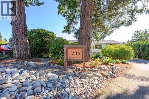 1719 Robb Ave, Comox, BC 