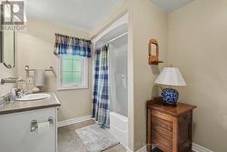 Lower level 4pc bath - 