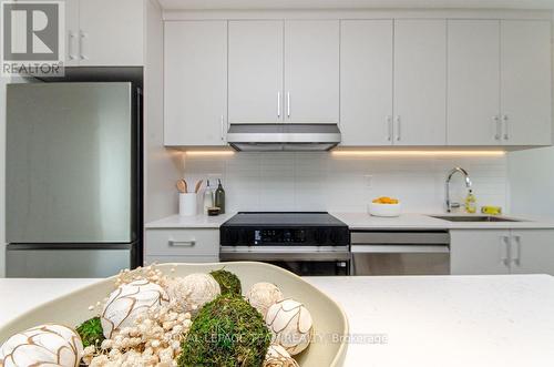 203 - 398 ROOSEVELT AVENUE , Ottawa, Ontario K2A 1Z3 3