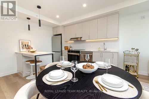 401 - 398 ROOSEVELT AVENUE , Ottawa, Ontario K2A 4J2 3