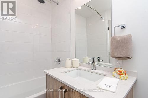 401 - 398 ROOSEVELT AVENUE , Ottawa, Ontario K2A 4J2 4