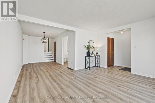 NEW vinyl flooring & freshly PAINTED throughout! - 589 Mohawk Road W, Hamilton (Gilbert), ON 