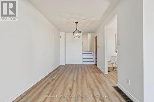 Spacious formal DINING area; NEW vinyl flooring - 589 Mohawk Road W, Hamilton (Gilbert), ON 