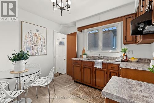 Large vinyl window above sink & access to side yd. - 589 Mohawk Road W, Hamilton (Gilbert), ON 