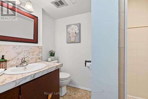 2nd FULL BATH with separate shower. - 589 Mohawk Road W, Hamilton (Gilbert), ON 