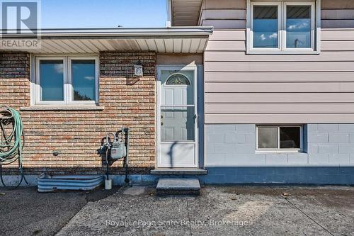 SEPARATE side entry; ideal for INCOME/INLAW - 589 Mohawk Road W, Hamilton (Gilbert), ON 