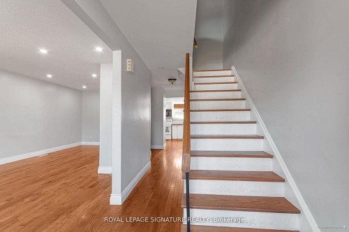 27 Daphne Crescent , Barrie, ON L4M 2Y7 2