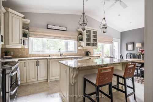 54 Inverness Avenue W, Hamilton, ON 