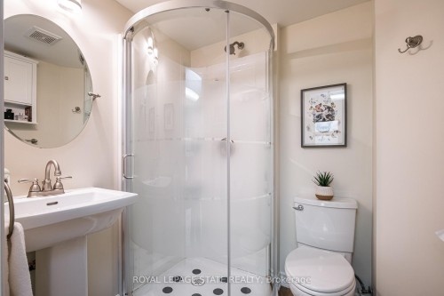 54 Inverness Avenue W, Hamilton, ON 