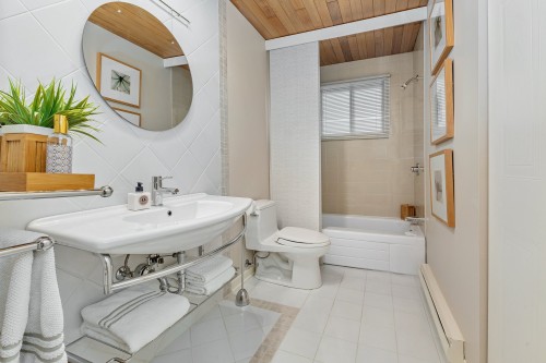 Salle de bains - 920 Rue Lajeunesse, Sainte-Thérèse, QC 