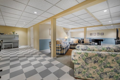 Salle familiale - 920 Rue Lajeunesse, Sainte-Thérèse, QC 