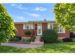 62 Ayer AVE Moncton, NB E1C 8J8