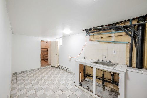 Salle de lavage - 12233  - 12237 Rue Ranger, Montréal (Ahuntsic-Cartierville), QC 