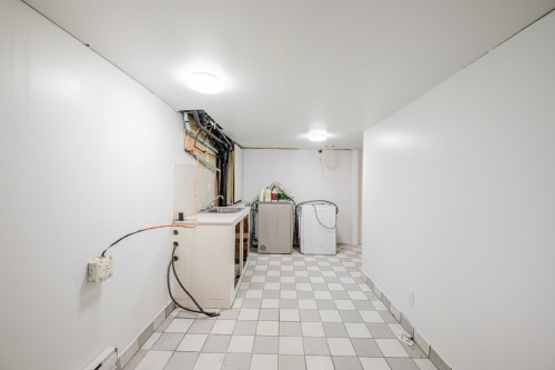 Salle de lavage - 12233  - 12237 Rue Ranger, Montréal (Ahuntsic-Cartierville), QC 