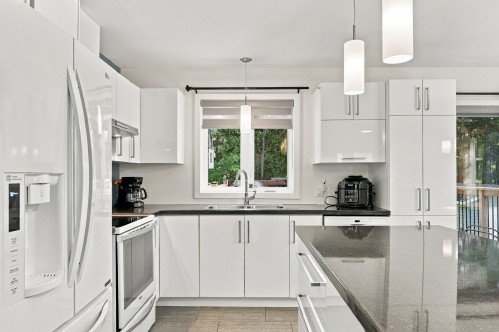 Cuisine - 1329 Rue Du Vallon, Sainte-Julienne, QC 