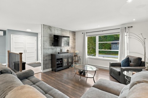 Salon - 1329 Rue Du Vallon, Sainte-Julienne, QC 