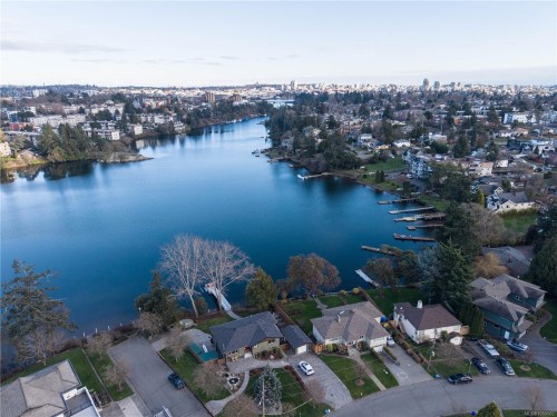 914 Mcnaughton Ave, Esquimalt, BC 