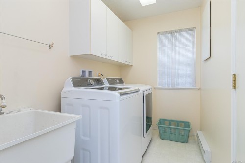 6033 Chippewa Rd, Duncan, BC 