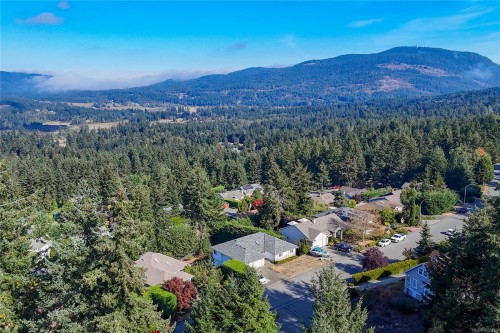 6033 Chippewa Rd, Duncan, BC 