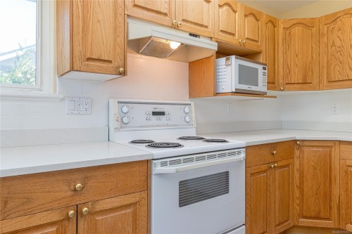 6033 Chippewa Rd, Duncan, BC 