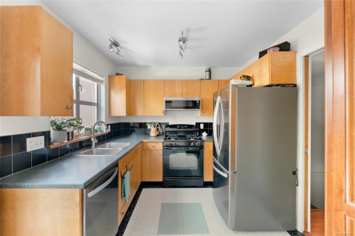 3154 Washington Ave, Victoria, BC 