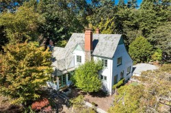 30 Beach Dr Oak Bay, BC V8S 2L2