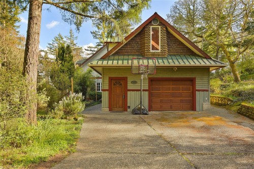 4836 Spring Rd, Saanich, BC 