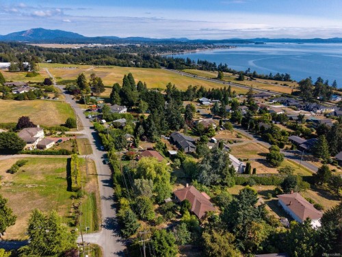 8625 Aldous Terr, North Saanich, BC 