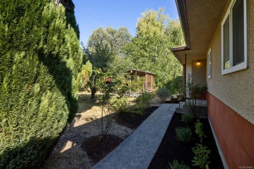 8625 Aldous Terr, North Saanich, BC 
