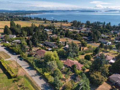 8625 Aldous Terr, North Saanich, BC 