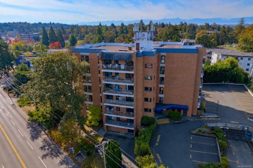 #404-4030 Quadra St  Saanich, BC V8X 1K2