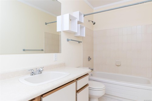 #404-4030 Quadra St, Saanich, BC 