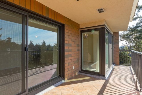 #404-4030 Quadra St, Saanich, BC 