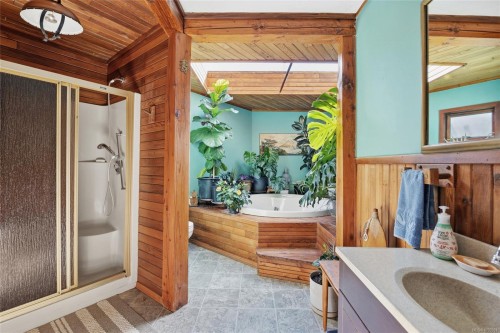 1719 Centennial Ave East, Comox, BC 