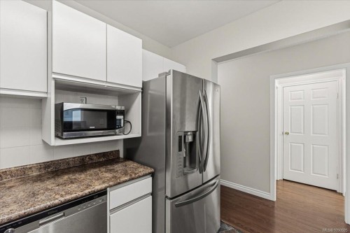 #208-2562 Departure Bay Rd, Nanaimo, BC 