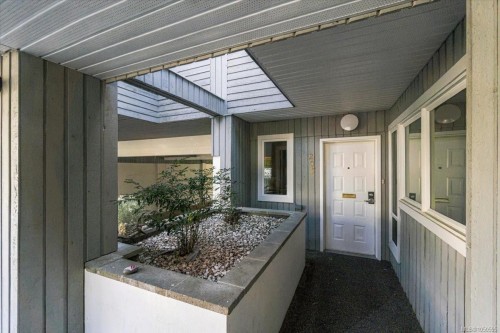 #208-2562 Departure Bay Rd, Nanaimo, BC 