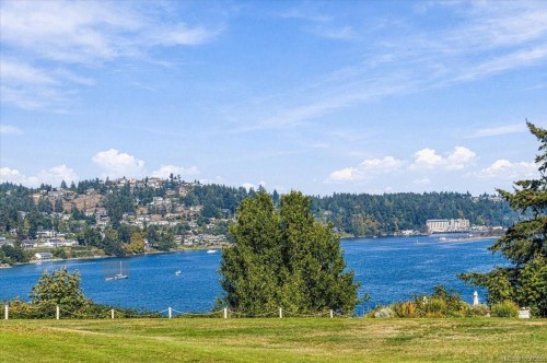 #208-2562 Departure Bay Rd, Nanaimo, BC 