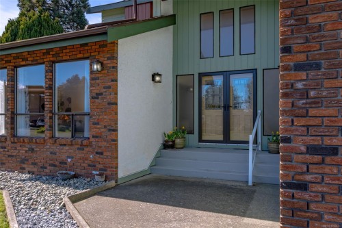 10870 Olsen Rd, Saltair, BC 