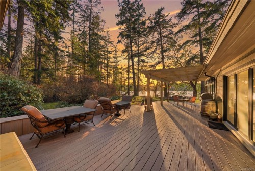 2023 Seahaven Rd, Nanoose Bay, BC 