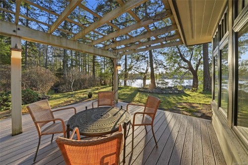 2023 Seahaven Rd, Nanoose Bay, BC 
