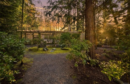 2023 Seahaven Rd, Nanoose Bay, BC 