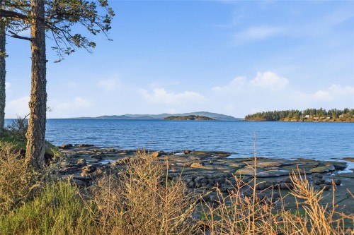 2023 Seahaven Rd, Nanoose Bay, BC 
