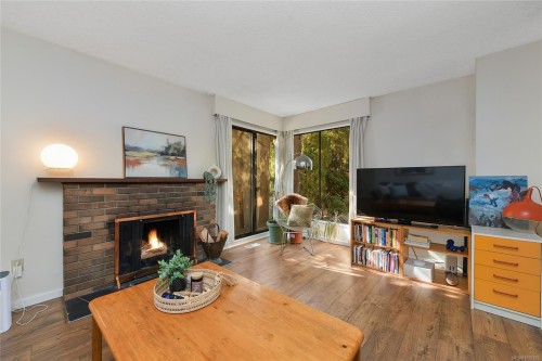 4039 Daffodil Pl, Saanich, BC 