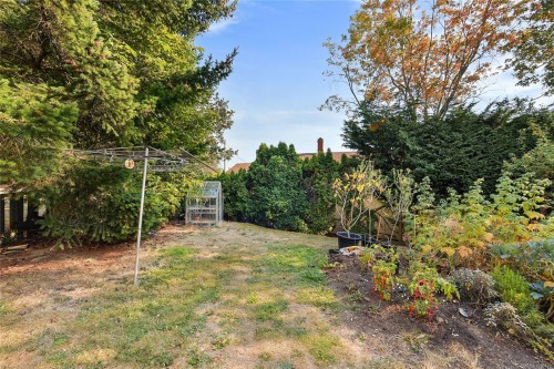4039 Daffodil Pl, Saanich, BC 