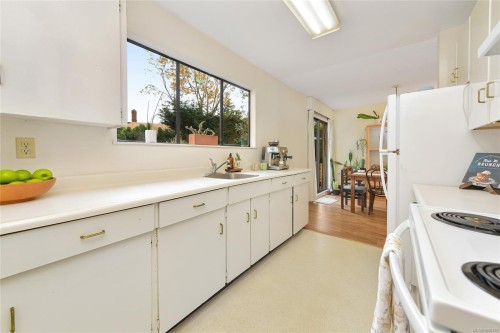 4039 Daffodil Pl, Saanich, BC 