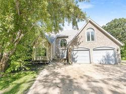 21 OAKFIELD DR St Andrews, MB R1A 2W9