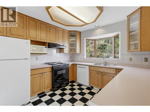 Spacious Kitchen - 211 Connaught Road, Kamloops, BC 
